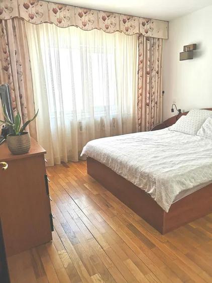 Apartament cu 4 camere decomandat, mobilat în Central