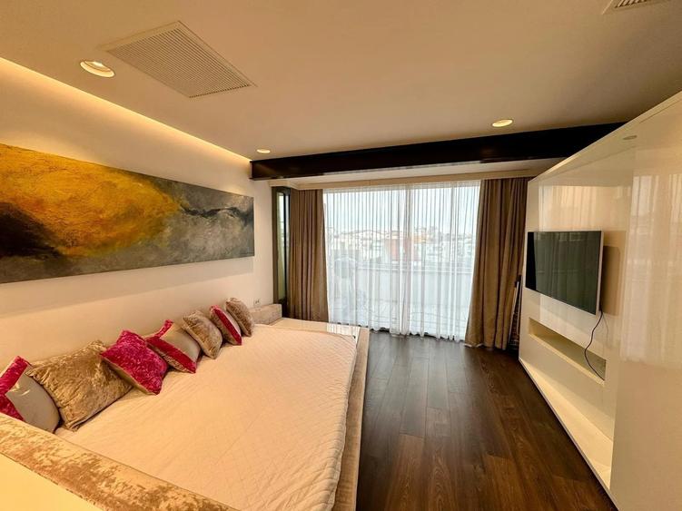 Penthouse cu 5 camere decomandat în Herăstrău