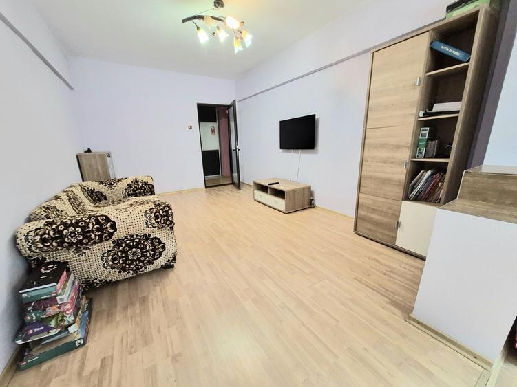 Apartament cu 2 camere decomandat în Micro 17