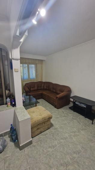 Apartament cu 2 camere decomandat în Bratia din Deal