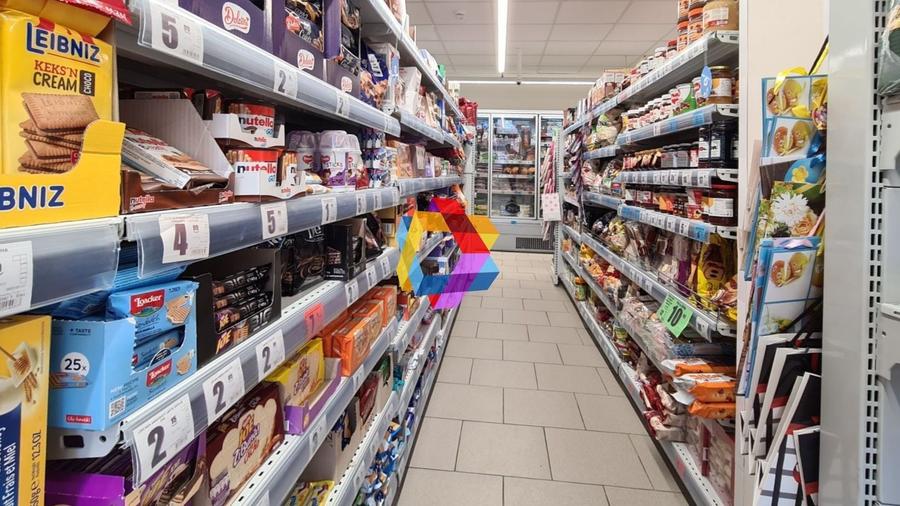 Spațiu comercial, de 380 mp, în Astra