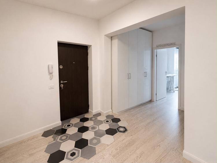Apartament cu 3 camere decomandat în Exterior Vest