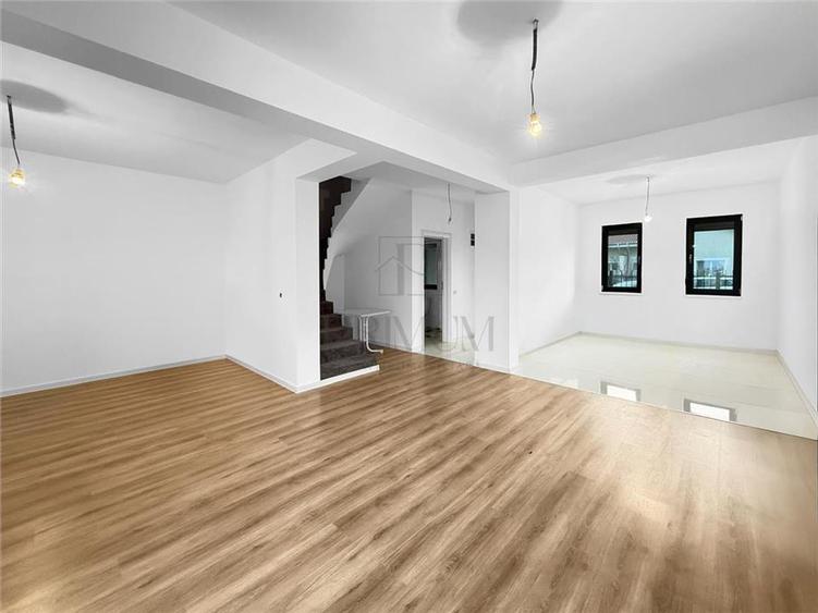 Duplex cu 4 camere cu Canalizare în Moșnița Nouă