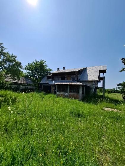 Casă cu 3 camere cu Teren 4300 Mp în Central