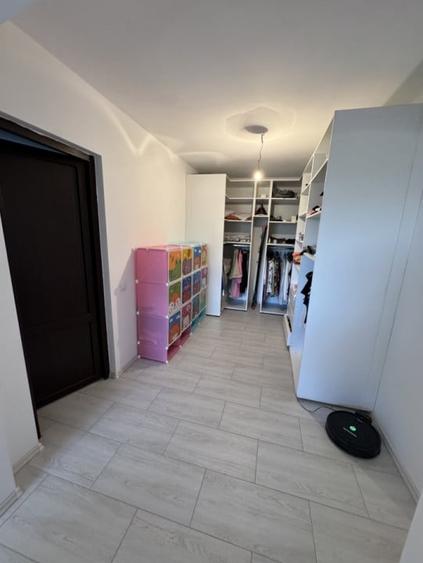 Casă individuală cu 5 camere cu Canalizare în Ultracentral