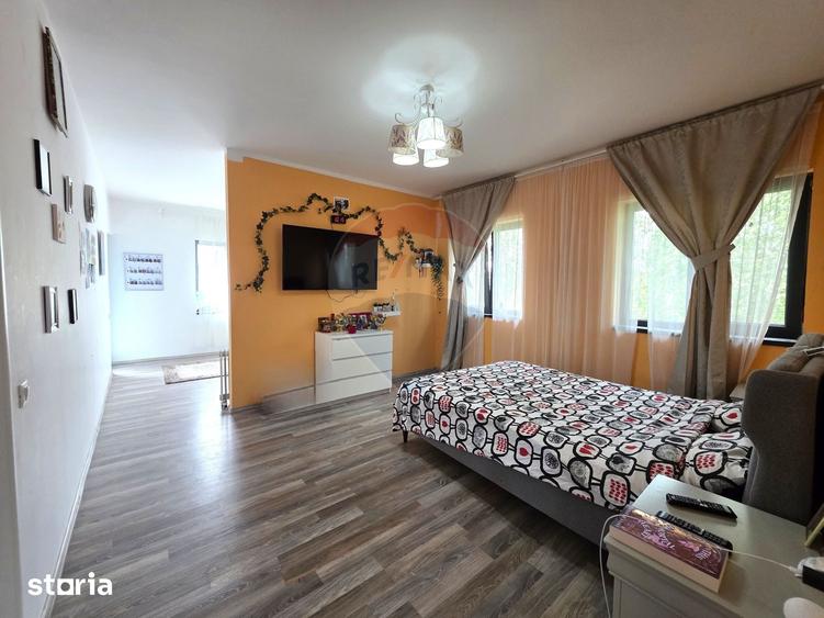 Casă cu 7 camere cu Teren 3200 Mp în Merei