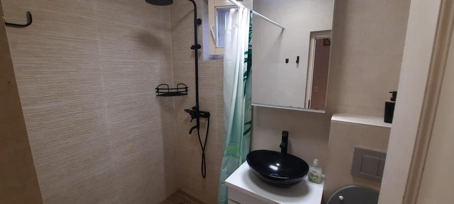 Casă individuală cu 5 camere cu Canalizare în 7 Noiembrie