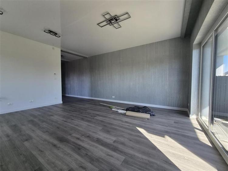 Duplex cu 3 camere cu Teren 350 Mp în Moșnița Nouă