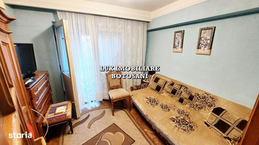 Apartament cu 4 camere decomandat în Central
