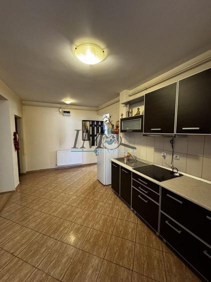 Apartament cu 3 camere decomandat, mobilat în Tolstoi