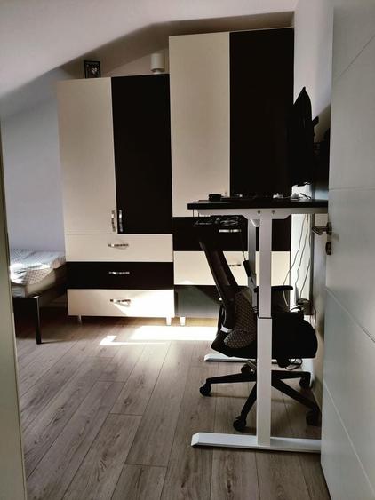Apartament cu 3 camere decomandat, mobilat în Girocului