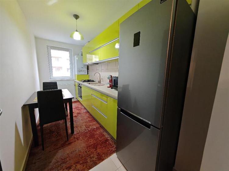 Apartament cu 2 camere decomandat, mobilat în Tractorul