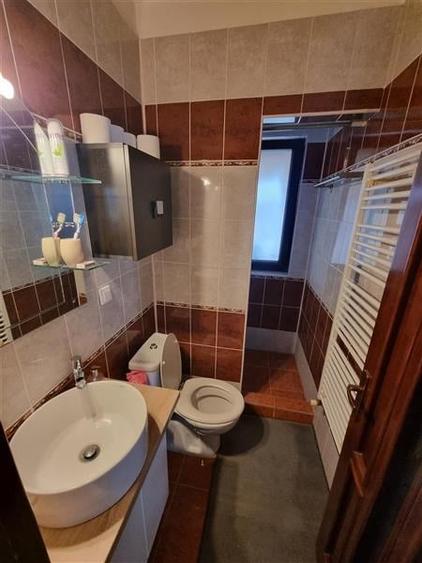 Casă individuală cu 6 camere cu Teren 2311 Mp în Nazna