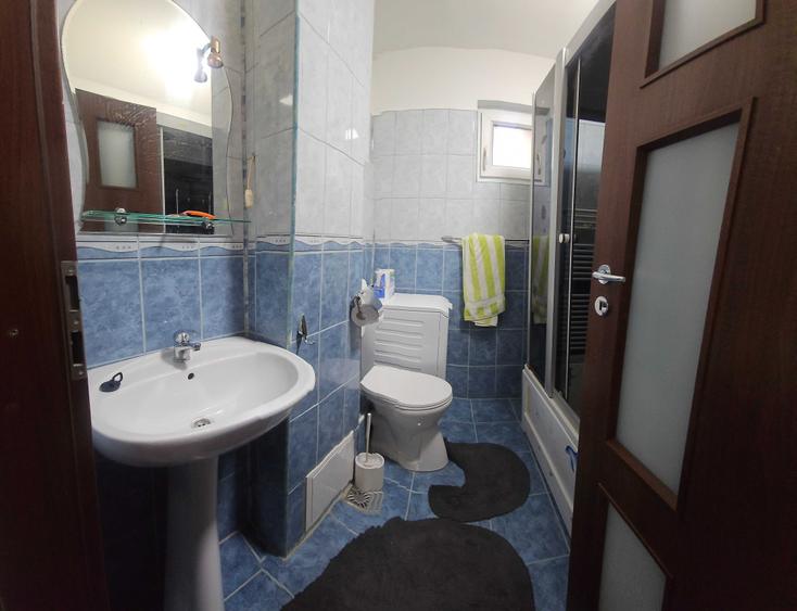 Apartament cu 3 camere decomandat în Tudor