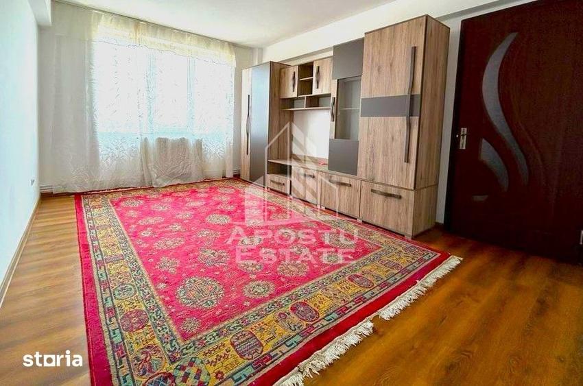 Apartament cu 3 camere semidecomandat în Central