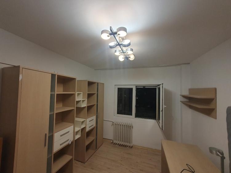Apartament cu 3 camere decomandat în 1 Mai