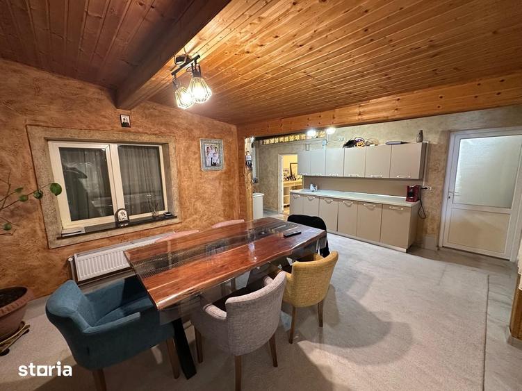 Casă cu 5 camere cu Teren 456 Mp în Florești