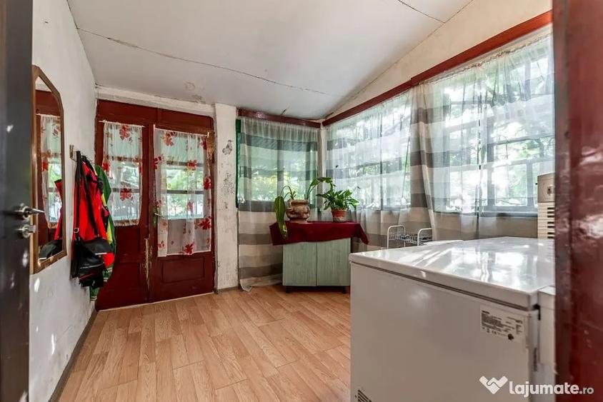 Casă cu 3 camere cu Teren 3950 Mp în Dorobanți