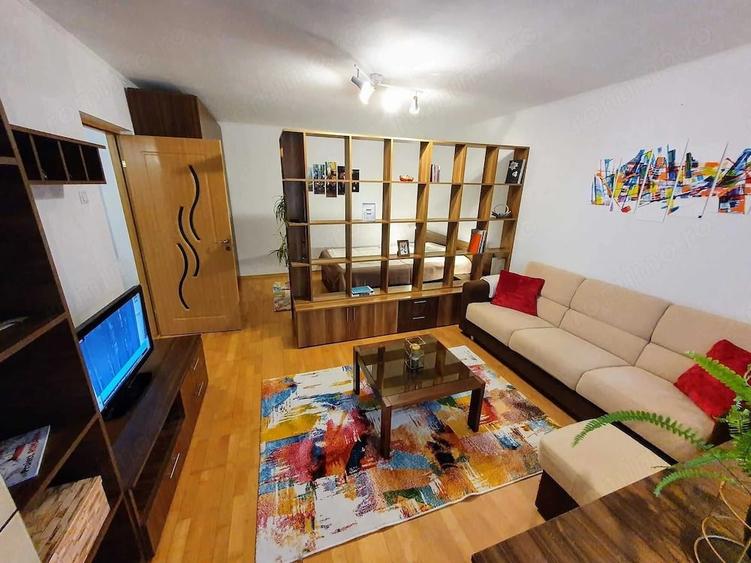 Garsonieră decomandată în Vitan