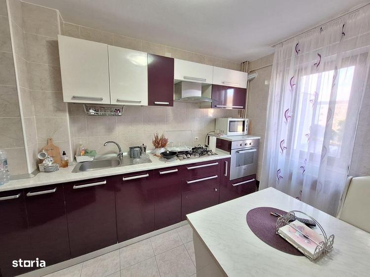 Apartament 3 camere renovat,mobilat,etaj 3,Zona Cora - 6