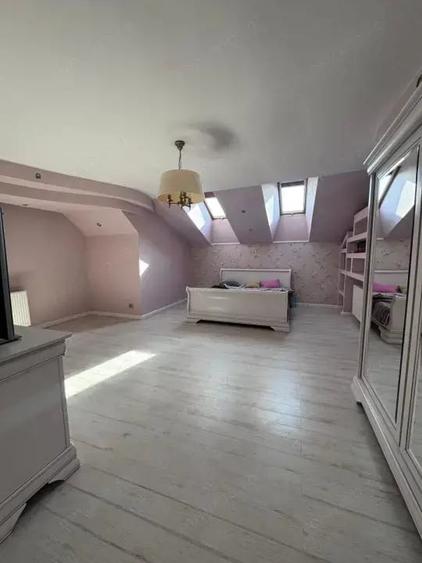 Casă cu Teren 2500 Mp în Siret