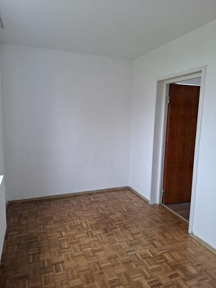 Apartament cu 3 camere semidecomandat în Trivale