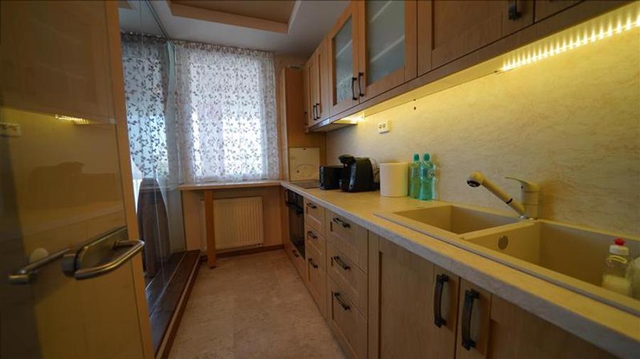 Apartament cu 3 camere decomandat în Iosia