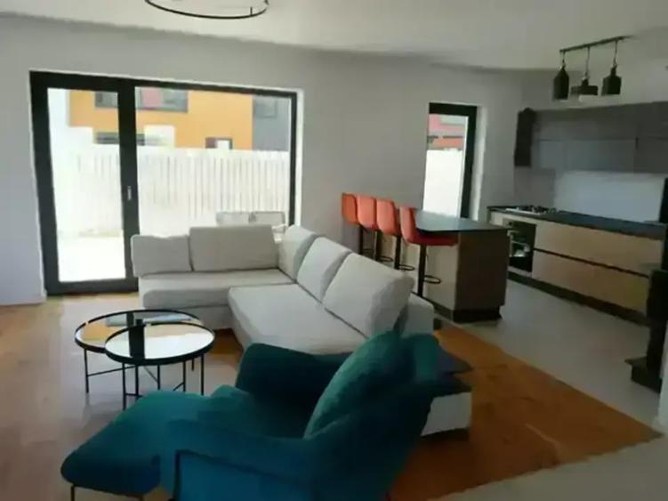 Apartament cu 4 camere semidecomandat în Pipera