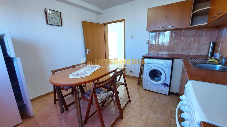 Apartament cu 3 camere decomandat, mobilat în Cetate