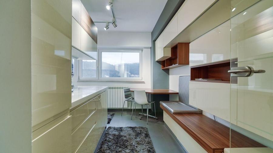 Apartament cu 4 camere decomandat, mobilat în Centrul Civic