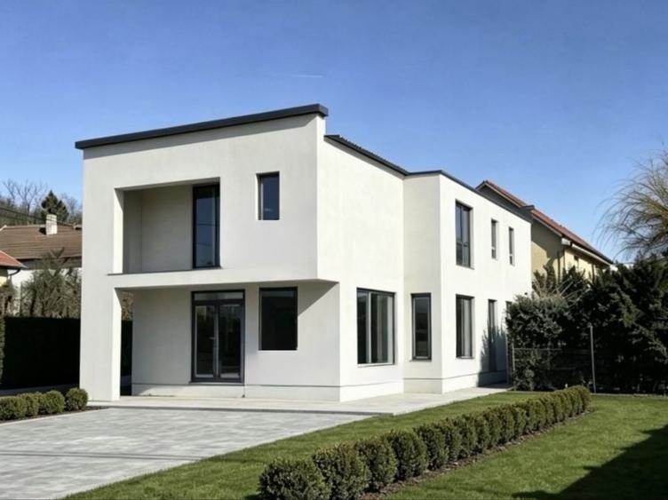 Casă cu 4 camere în Central