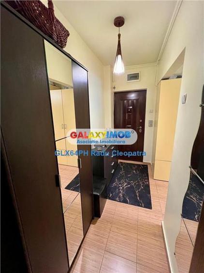 Apartament cu 3 camere semidecomandat, mobilat în Nord