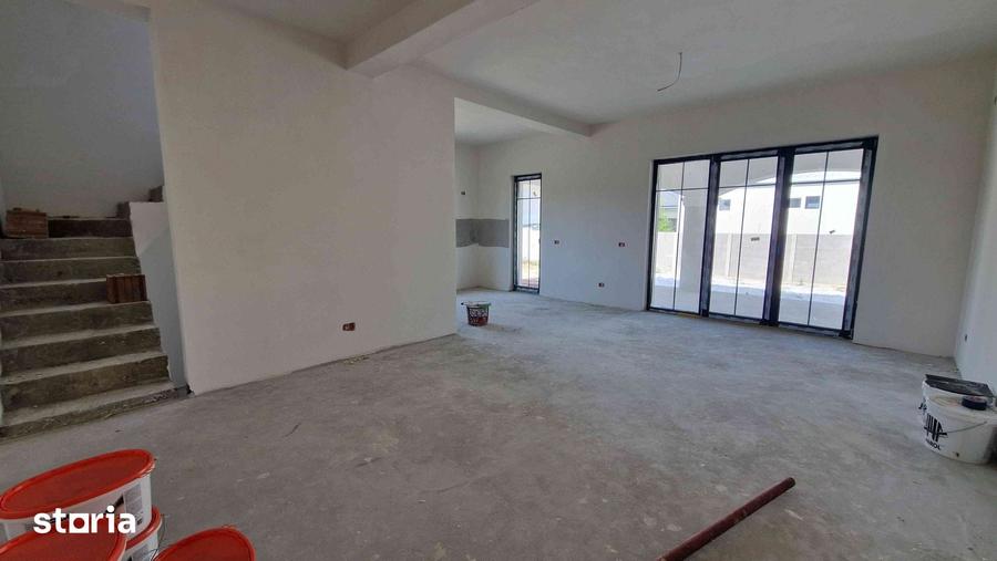 Casă cu 4 camere cu Teren 340 Mp în Ciarda Roșie