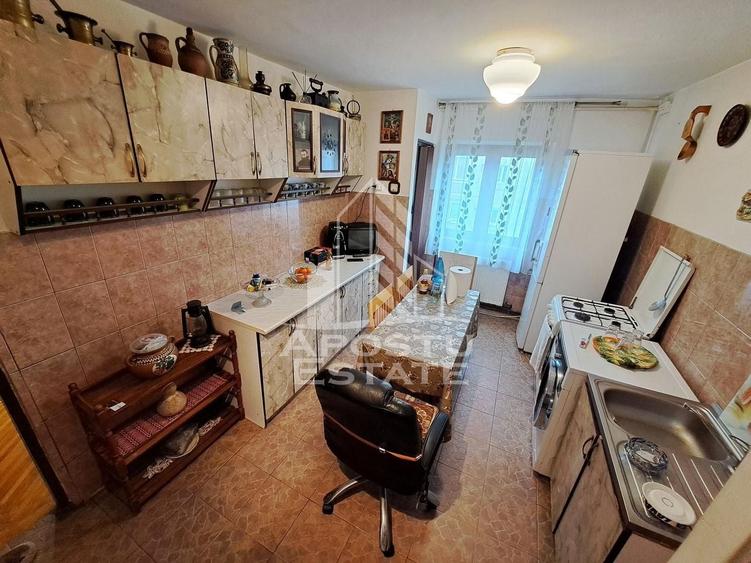 Apartament cu 2 camere semidecomandat, mobilat în Dâmbovița