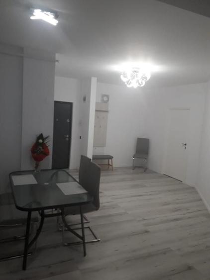 Apartament cu 3 camere decomandat în Florești