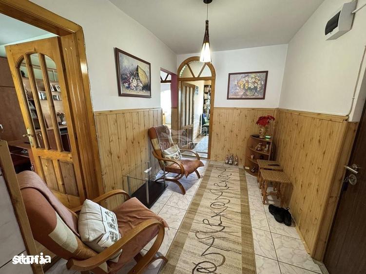 Apartament cu 3 camere decomandat în Valea Aurie