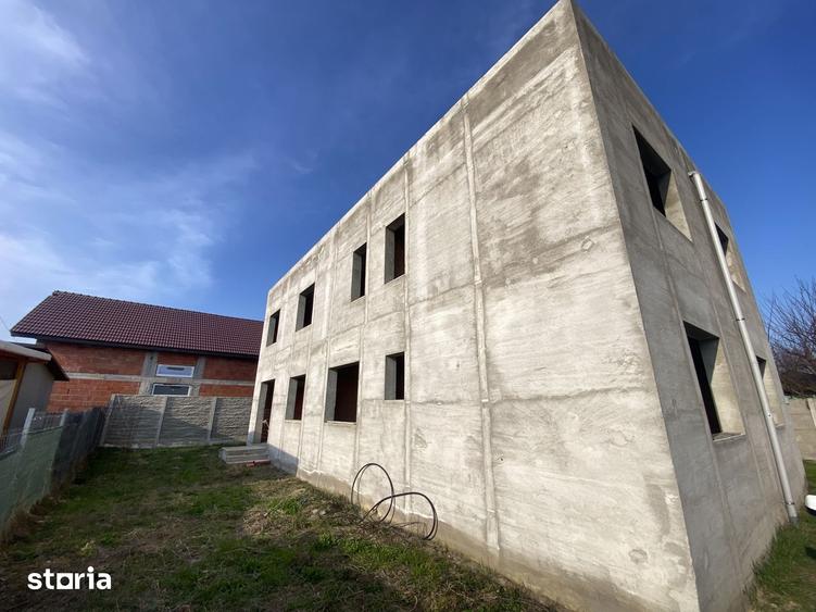 Casă cu 5 camere cu Teren 200 Mp în Sânmihaiu Român