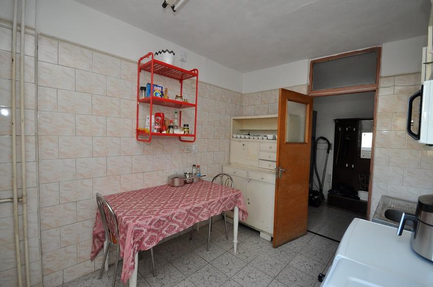 Apartament cu 3 camere decomandat în Militari