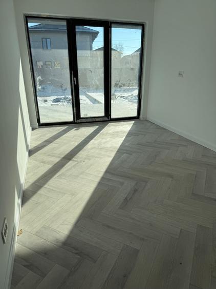 Casă individuală cu 4 camere cu Teren 450 Mp în Strejnicu