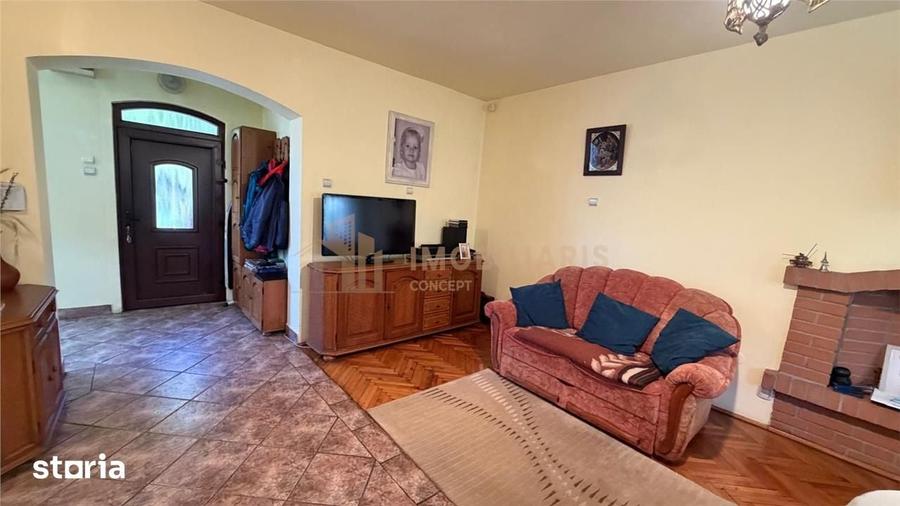 Casă cu 7 camere cu Teren 1800 Mp în Central