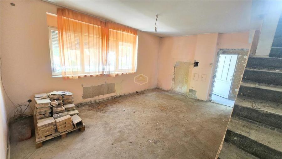Casă cu 3 camere cu Canalizare în Central