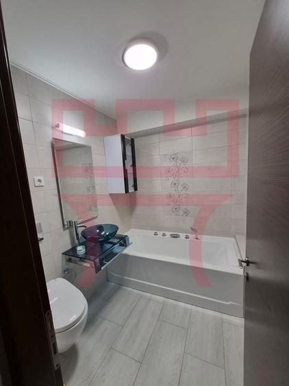 Apartament cu 3 camere semidecomandat, mobilat în Plopilor