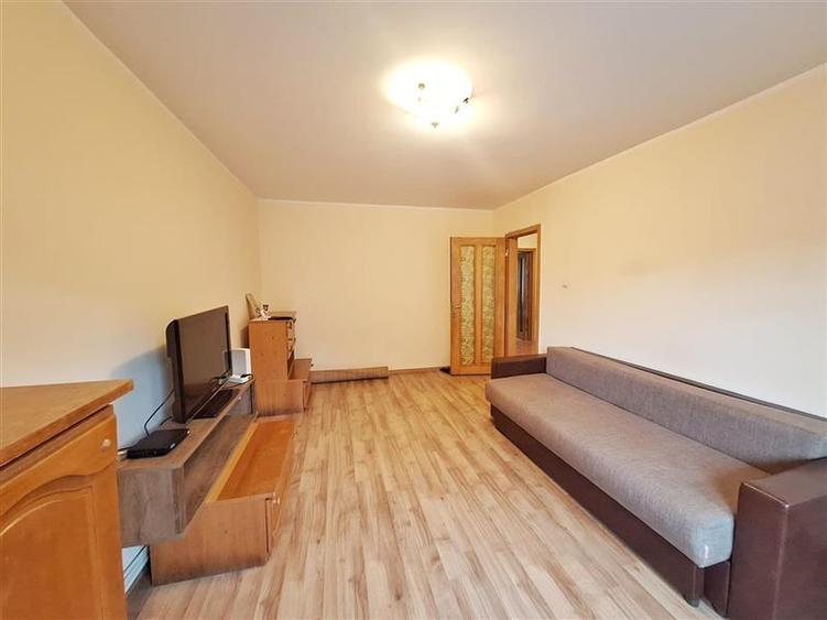 Apartament cu 3 camere decomandat, mobilat în 9 Mai