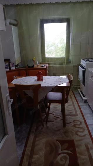 Apartament cu 3 camere decomandat în Mioriței