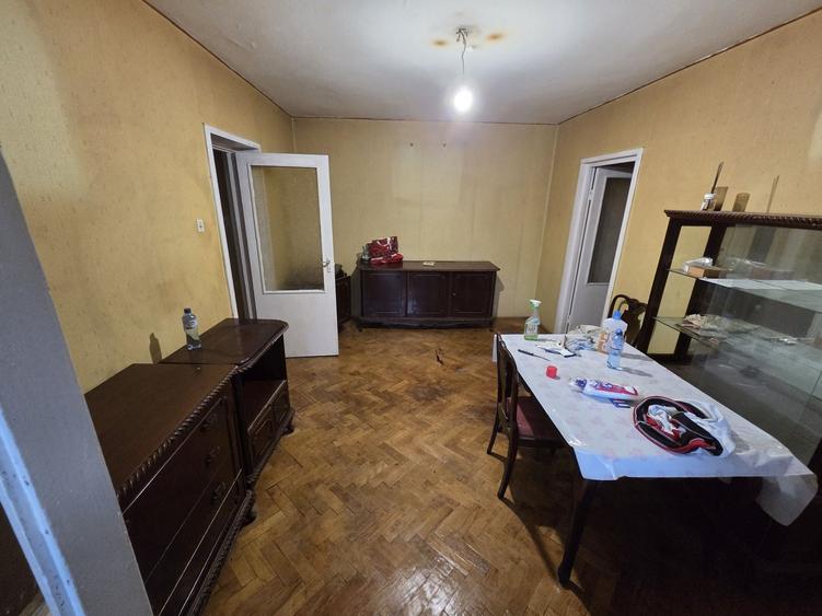 Apartament cu 3 camere semidecomandat în Nord