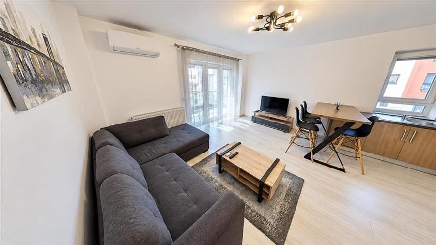 Apartament cu 3 camere decomandat, mobilat în Tractorul