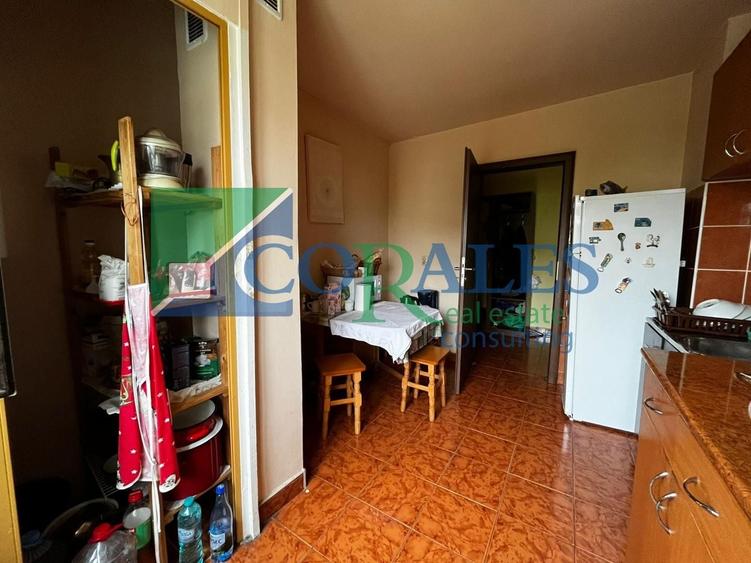 Apartament cu 3 camere decomandat, mobilat în Aradului