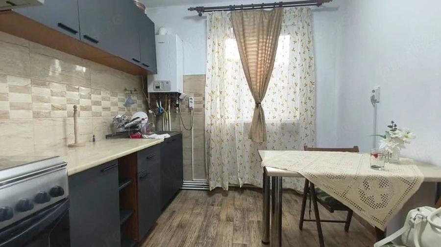 Apartament cu 2 camere semidecomandat în Piața Centrală