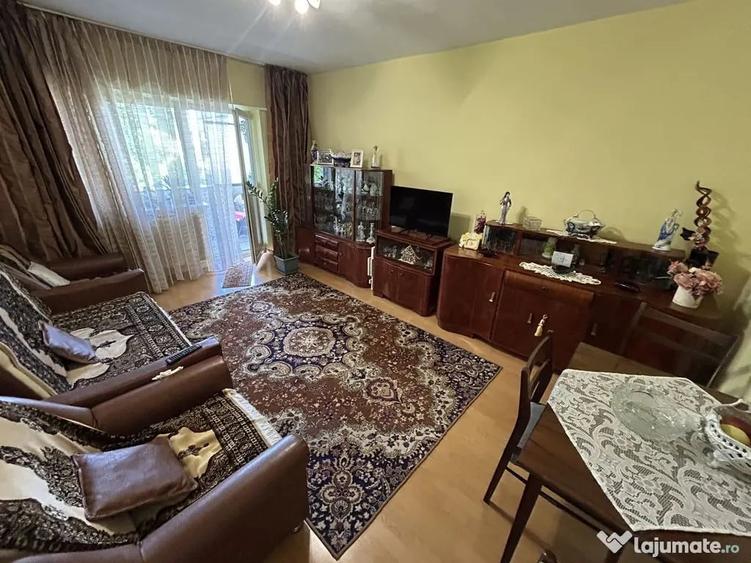 Apartament cu 3 camere decomandat în Dacia