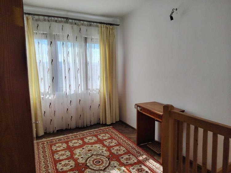 Casă cu 4 camere în Central
